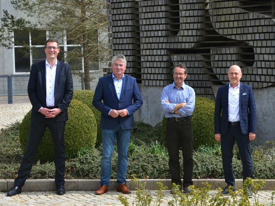 v. l. n. r.: Michael Bodfeld, Vice President Sales & Marketing JRS Petcare;  Winfried Mack , MdL; Josef Otto Rettenmaier, Geschäftsführender Gesellschafter JRS Gruppe;  Elmar Schmid, Corporate Vice President JRS Gruppe 